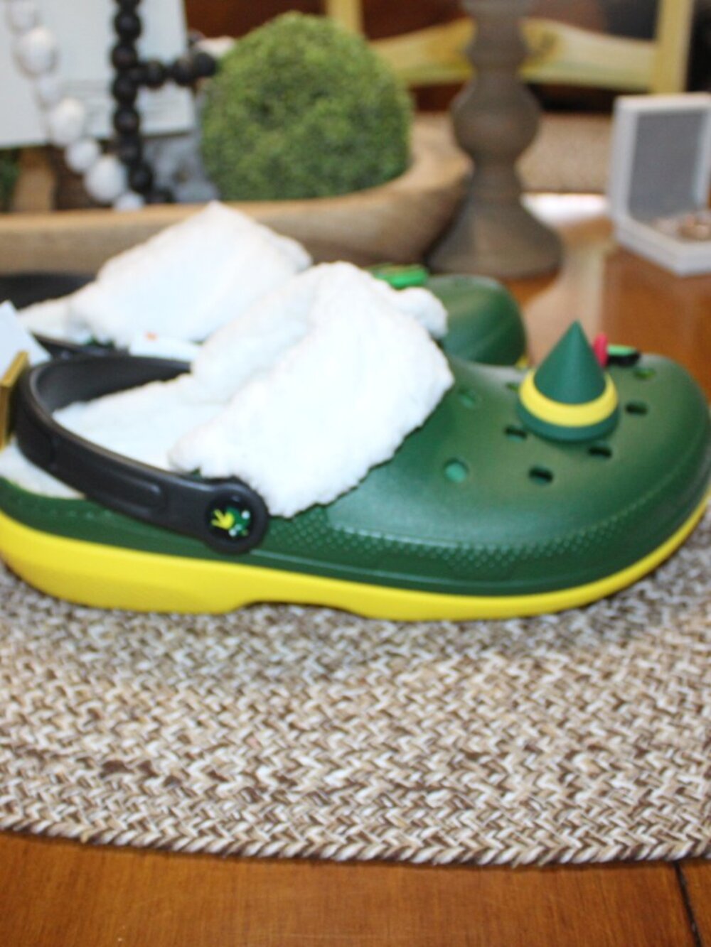 NWT Women's fur lined ELF Crocs women's size 10. SUPER CUTE AND FUN! - Picture 8 of 11